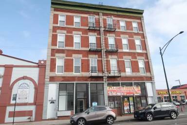 Main picture of 2620 W Cermak Rd