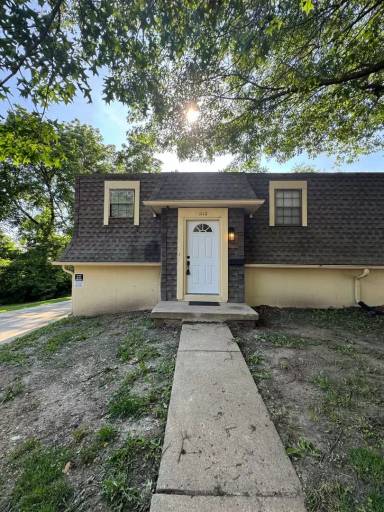 Main picture of 1112 E South Ave