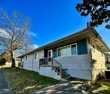 Main picture of 524 S Holly St