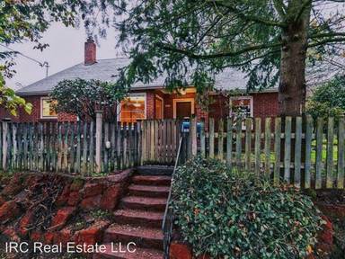 Main picture of 1820 NE Holman St