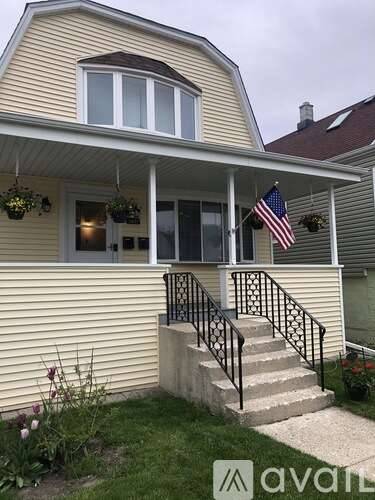 Main picture of 5631 N Parkside Ave