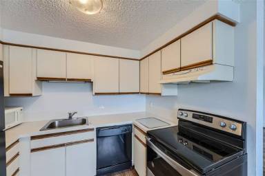 Main picture of 10708 Stone Ave N