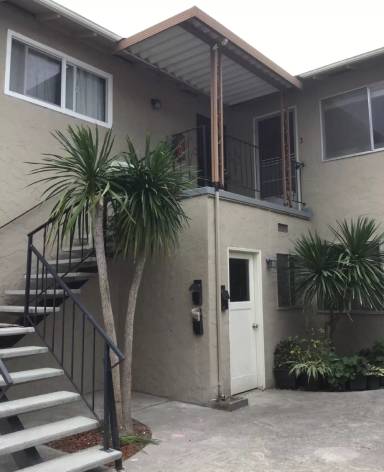 Main picture of 2834 Malabar Ave