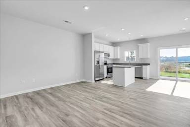 Main picture of 102 Randwick Ln S