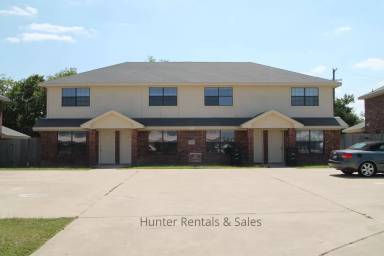 Main picture of 1104 Lansberry Ct