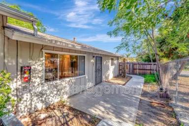 Main picture of 9107 Lamar St