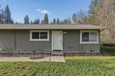 Main picture of 2760 Coloma St