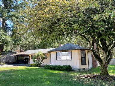 Main picture of 15461 SE 42nd St