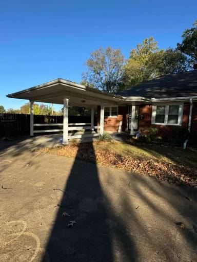Main picture of 1068 N McLean Blvd