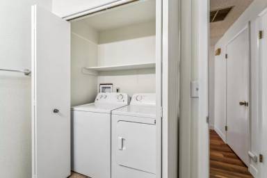 Main picture of 10543 W Poppy St