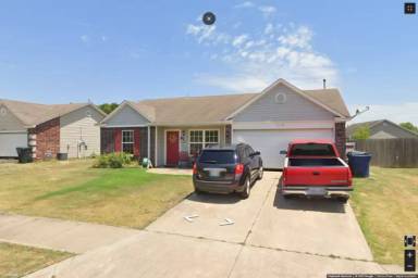 Main picture of 2108 N Chambers Ave