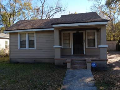 Main picture of 1770 W 10th St