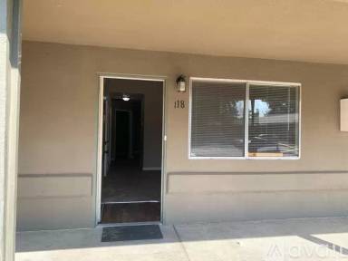 Main picture of 1262 N Marks Ave