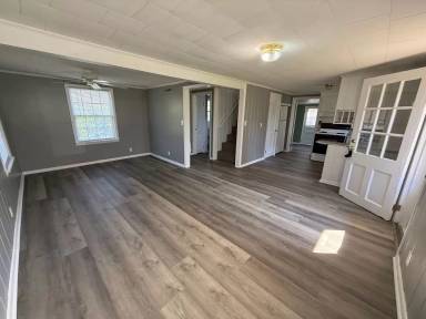 Main picture of 209 E 21st St