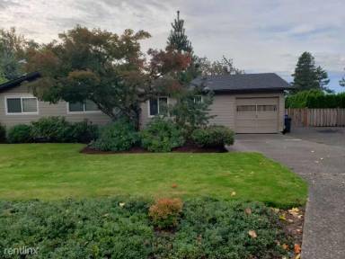 Main picture of 14711 SE Wy East Ave
