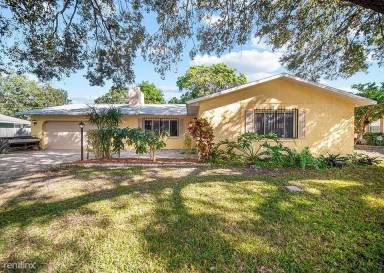 Main picture of 4928 Habana Dr