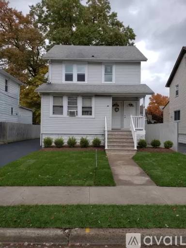 Main picture of 30 Seneca Ave