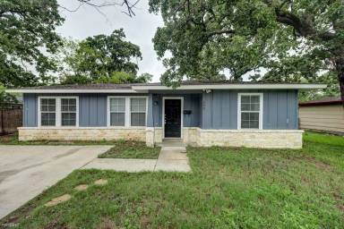 Main picture of 220 Inlow Blvd