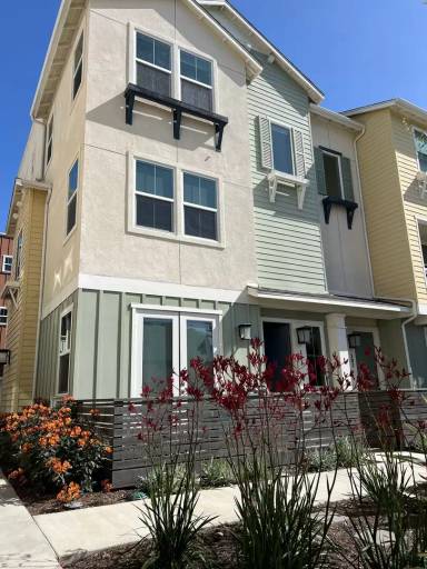 Main picture of 576 Asilomar Way