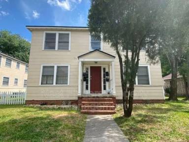 Main picture of 2614 College St