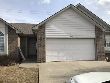 Main picture of 2616 N Hillcrest Cir