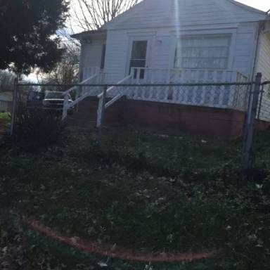 Main picture of 216 E 4th St