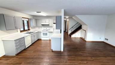 Main picture of 900 9th Ave SE