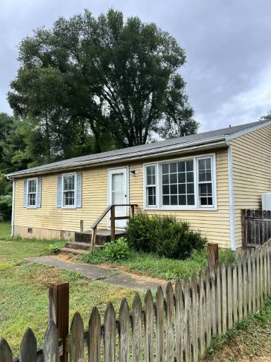 Main picture of 5751 Crescent Blvd