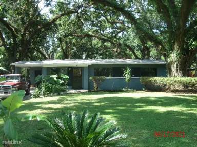 Main picture of 19 Saint Regis Dr