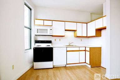 Main picture of 512 Shady Ave