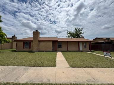 Main picture of 2208 Hunt Dr