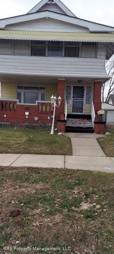 Main picture of 3568 E 110th St