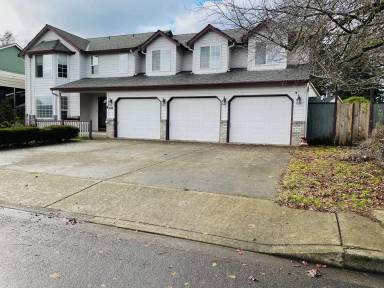 Main picture of 3108 NE 166th Pl