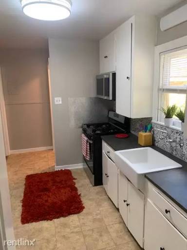 Main picture of 1812 W Summit Ave