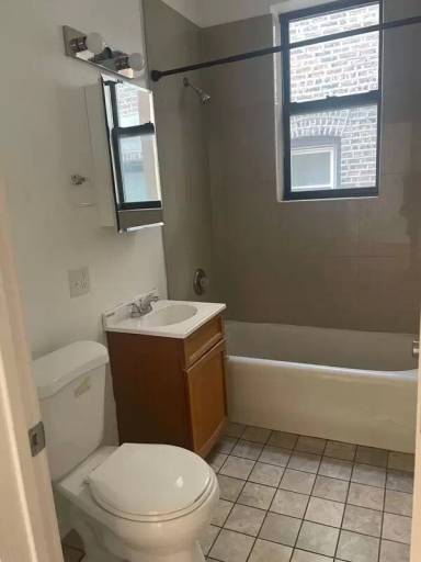 Main picture of 3440 W Fullerton Ave