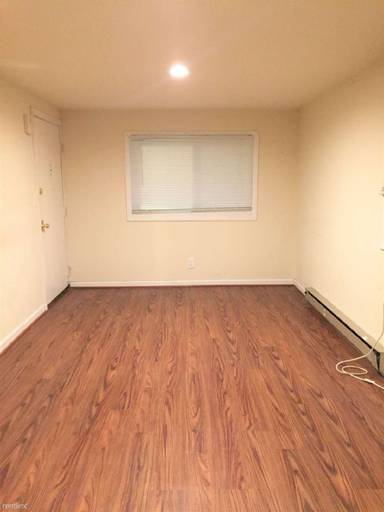 Main picture of 457 W South St