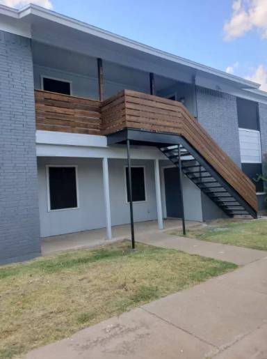 Main picture of 1100 E 10th St