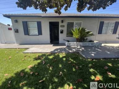 Main picture of 5910 Camerino St