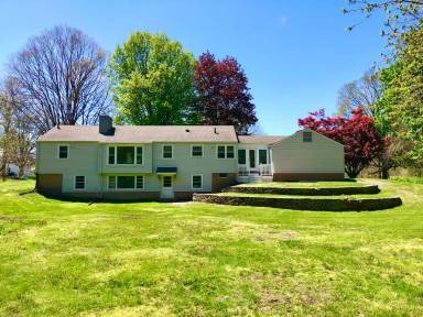 Main picture of 1360 Main St