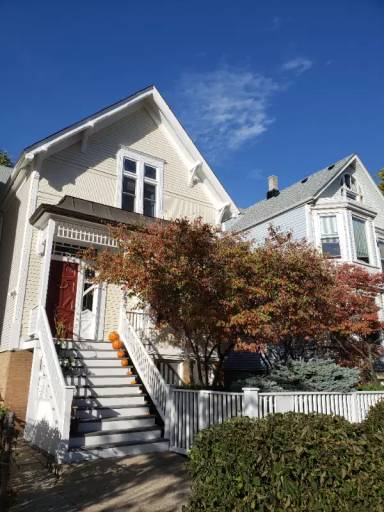 Main picture of 1116 W Barry Ave