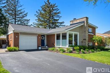 Main picture of 411 E Huntington Ln