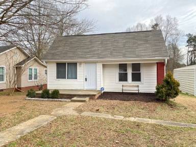 Main picture of 416 Chrysler St