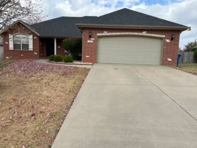 Main picture of 733 N Taylor Way