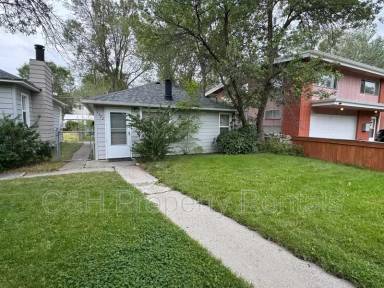 Main picture of 1120 Custer Ave