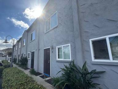 Main picture of 851 S Mollison Ave