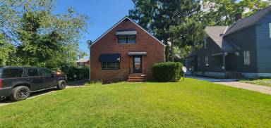 Main picture of 1537 E 212th St