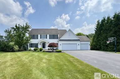 Main picture of 4 Hyacinth Ln