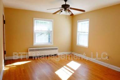 Main picture of 8408 Greenwood Ave