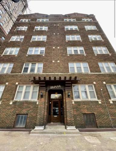 Main picture of 903 E Kilbourn Ave