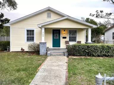 Main picture of 3100 E Gonzalez St